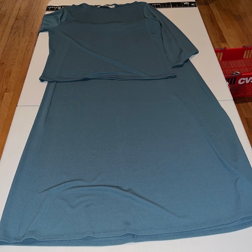 Max Studio size Medium Teal blue 2 piece 3/4 sleeve top & pull on Maxi skirt